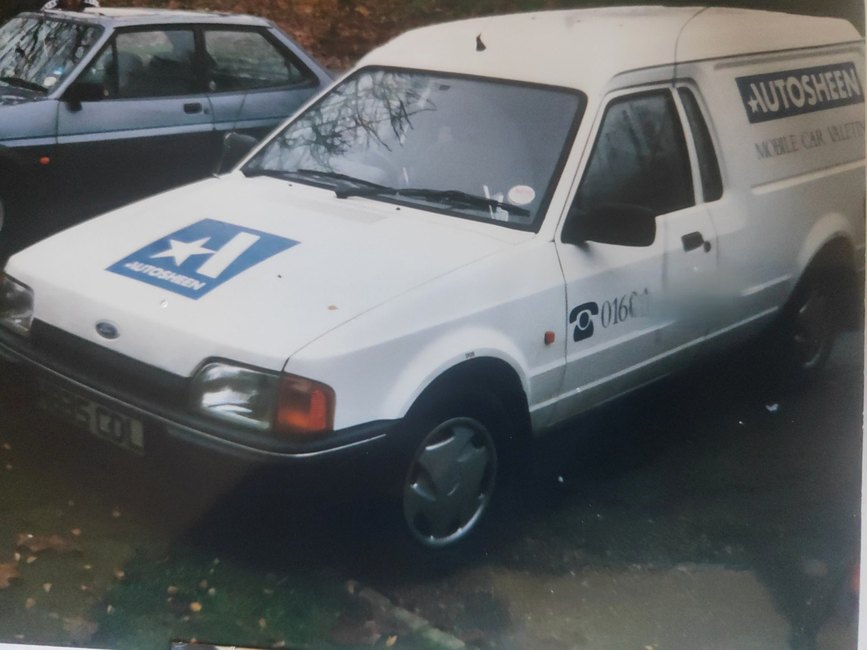 Ford Escort 1.8 diesel van side profile